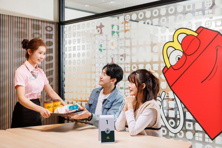 台北民生餐廳提供送餐到桌服務。圖／麥當勞提供