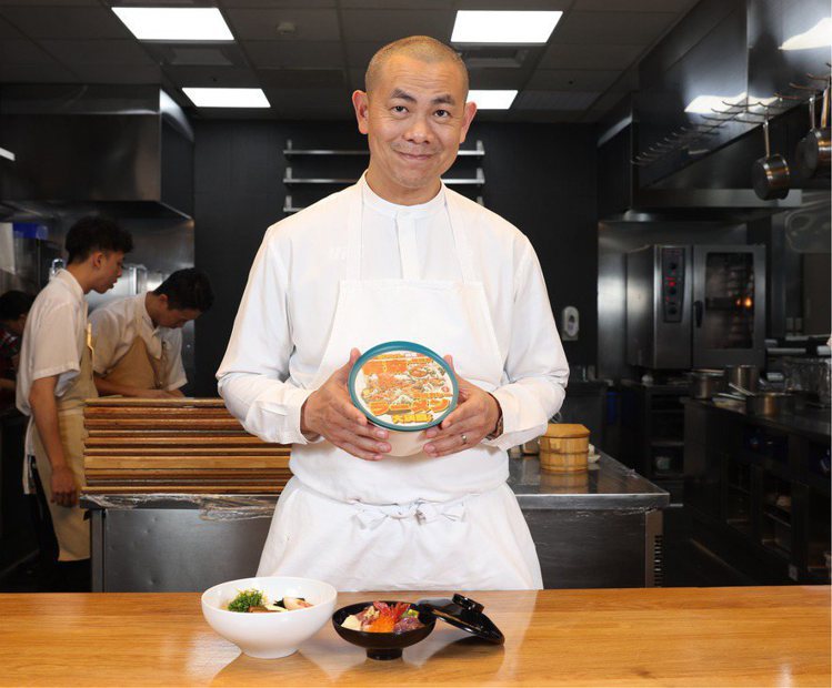 國際名廚江振誠今年特別在「500趴」推出「青森海鮮丼飯＋咖哩味噌拉麵」大決鬪組合。圖／吳致碩攝影