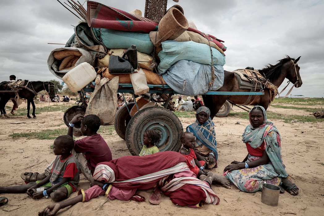 為避免捲入戰鬥，蘇丹民眾被迫不斷逃難，超過100萬人前往鄰國尋求庇護。 圖／...