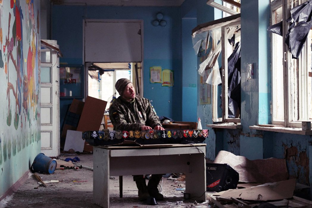 2023年12月10日，一名烏克蘭士兵在頓內茨克州Kostiantynivka鎮...