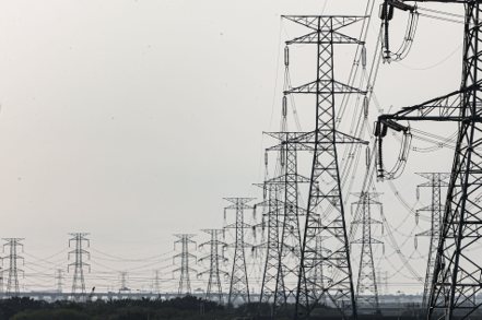 經濟部表示，半導體龍頭台積電、聯電參與RE100，對不含核電的綠電有大量需求，這也是政府從2016年開始持續推動綠電工程的原因。聯合報系資料照