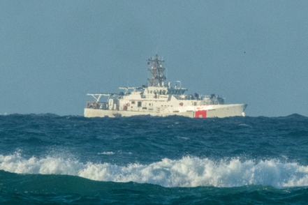 美國海岸防衛隊將對發生火災的Genius Star XI提供協助。 美聯社