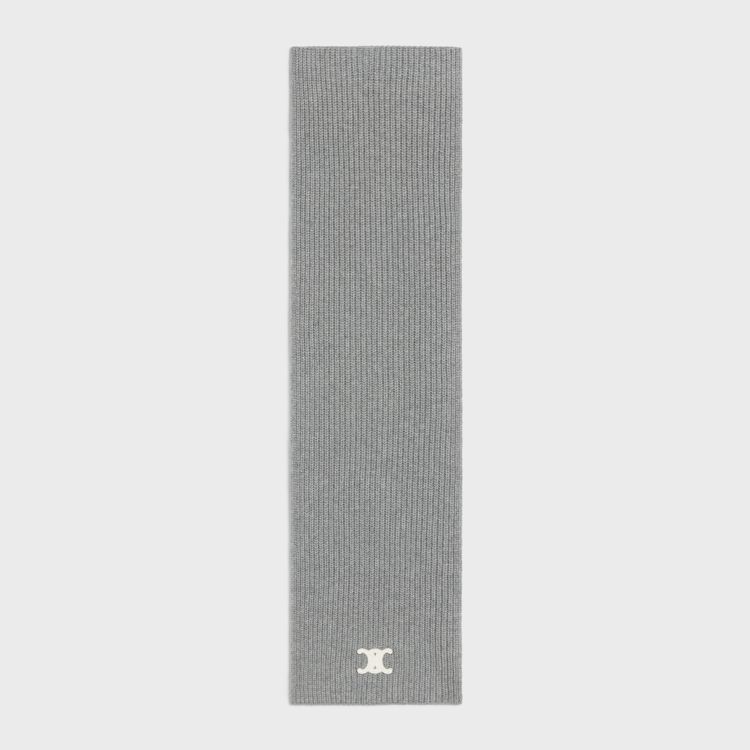 CELINE BY HEDI SLIMANE傳統羊絨TRIOMPHE圍巾，29,500元。圖／CELINE提供