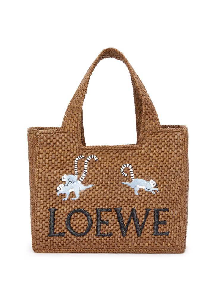 LOEWE  Font駝色狐猴刺繡酒椰葉編織托特包，51,000元。圖／LOEWE提供