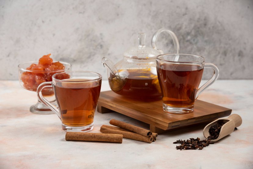冬天喝什麼茶最養生？薑茶是網友推薦的冬天養生茶飲第一名。 圖／freepik