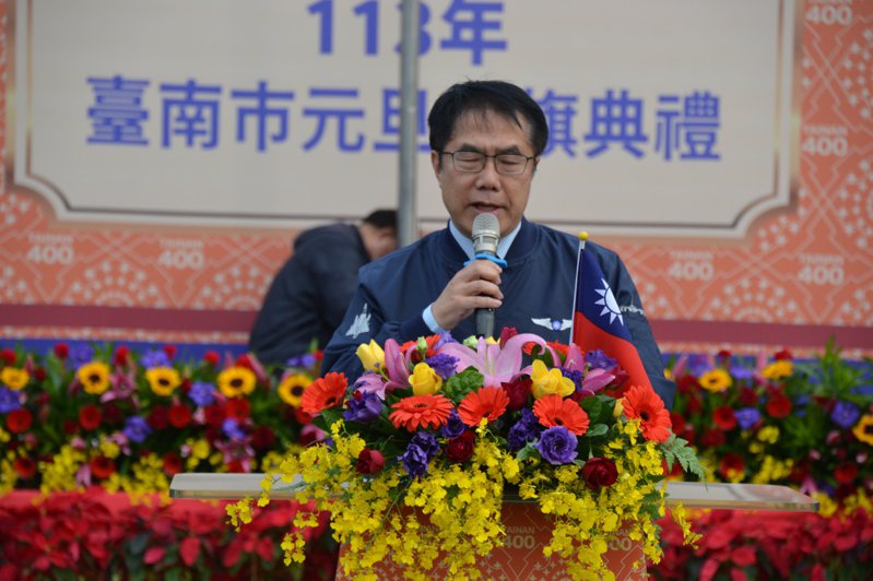 台南市長黃偉哲今表示，世界局勢在變，還是要加強與大陸的關係，並且也應在友好國家幫忙台灣防衛的關係上做加強。記者鄭惠仁／攝影