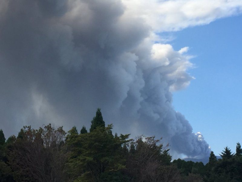 日本鹿兒島縣新燃岳火山2017年小規模噴發時的資料照，與新聞事件無關。路透