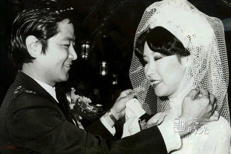 歌手 陳蘭麗、楊洋，於昨在台北圓山飯店舉行婚禮。聯合報系資料照（1979/01/12 高鍵助攝影）