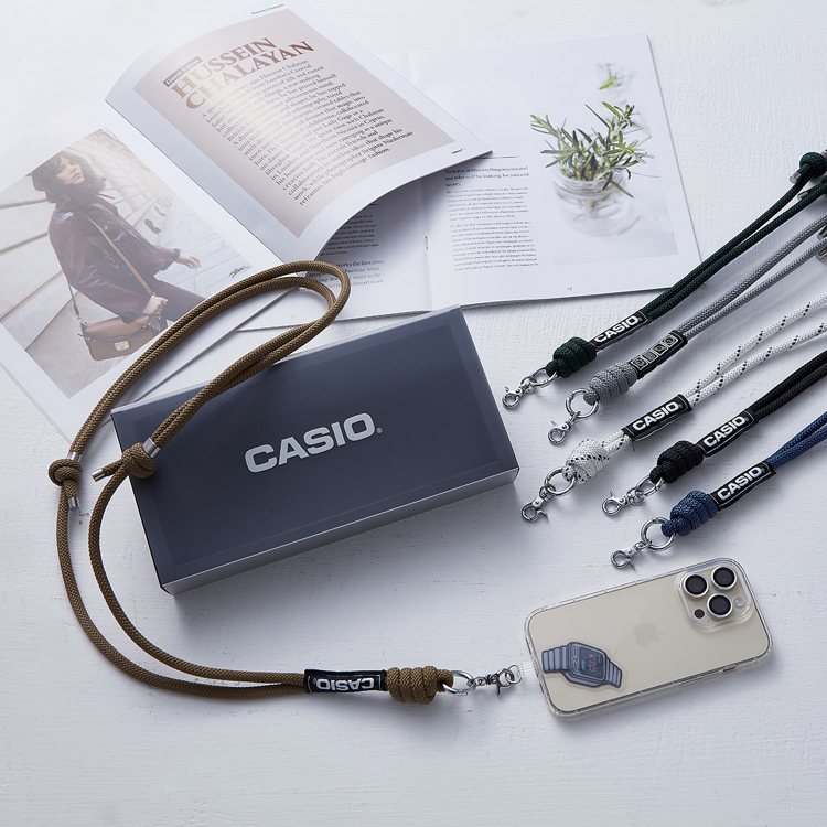 CASIO為了感謝消費者，從即日起到1月12日凡在官方商城，不限品牌消費金額滿3,000元即贈獨家手機吊繩與造型夾片組，送完為止。圖／CASIO提供