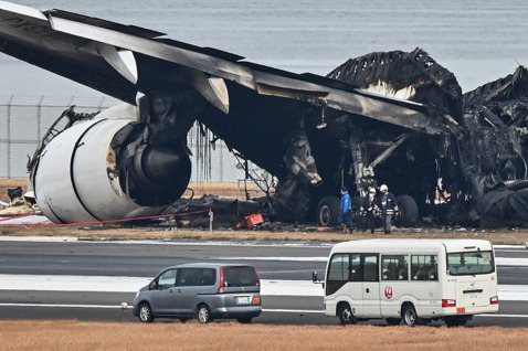 在這一次的羽田機場起火事故中，疏散所有乘客難度有多高？機組人員和乘客彼此應該如何...