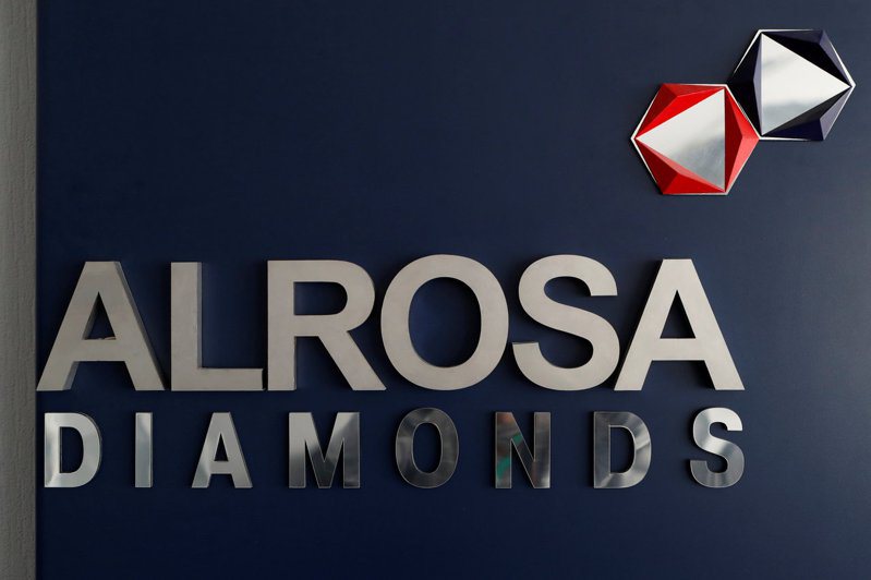 欧洲联盟（EU）今天宣布对俄罗斯国营钻石矿业巨擘埃罗莎（Alrosa）及其执行长进行制裁，作为因俄乌战争实施的宝石进口禁令的一环。路透社(photo:UDN)