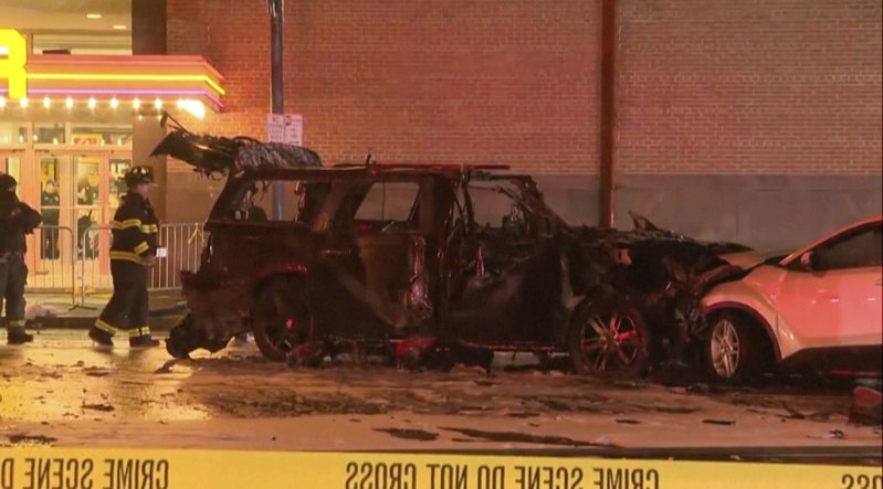 美國紐約州羅徹斯特（Rochester）一場跨年活動發生致命車禍，一輛裝滿爆裂物的汽車衝撞人群並引發爆炸，造成至少2死9傷。美聯社
