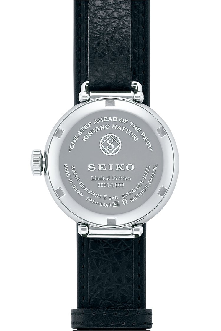 SEIKO品牌100周年復刻紀念腕表，底蓋上銘刻了創辦人服部金太郎於1900年所註冊，作為精工舍廠徽的圓形菱角「S」商標。圖／SEIKO提供
