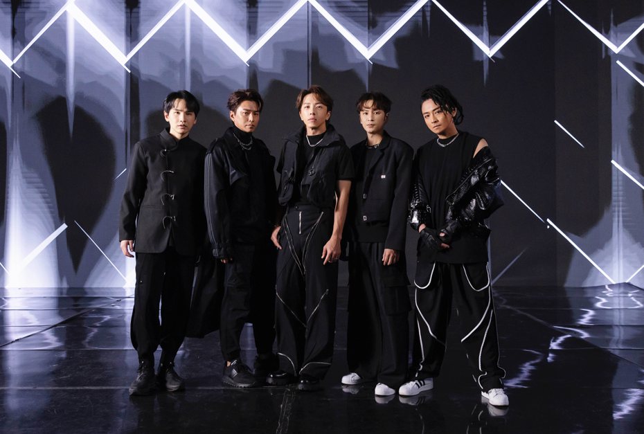 男團「Energy」牛奶(左起)、阿弟、坤達、書偉跟Toro宣布回歸。圖／相信音樂提供