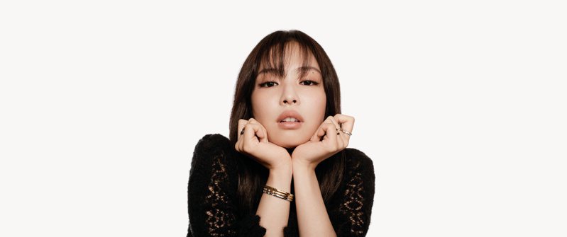歌手暨香奈兒品牌大使JENNIE演繹2024年一月全新COCO CRUSH高級珠寶系列形象廣告。圖／香奈兒提供