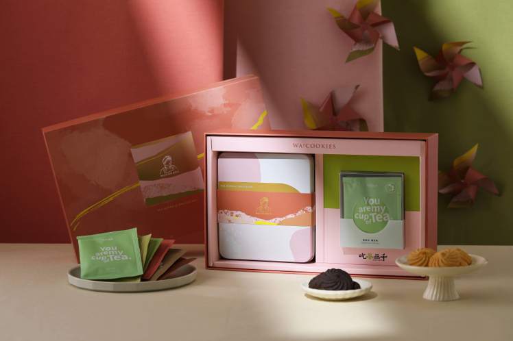 WA!COOKIES首度攜手「吃茶三千」，推出「曲奇X茶盒」新年限定春敘禮盒。圖／WA!COOKIES提供