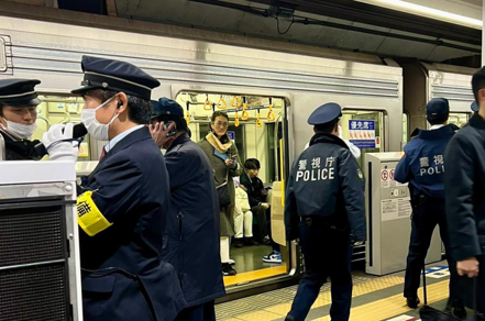 有人報案指東京涉谷站疑似有人持刀揮舞。取自X