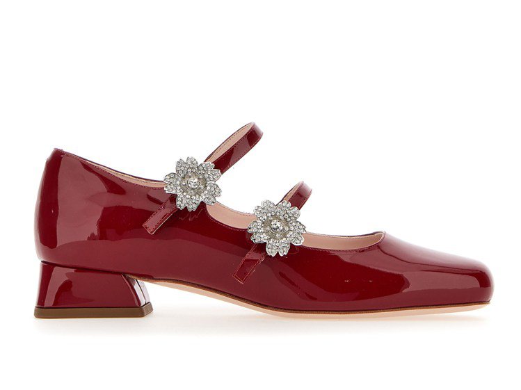 中國農曆年CNY限定寶石紅櫻花鑽扣瑪莉珍鞋，51,000元。圖／Roger Vivier提供