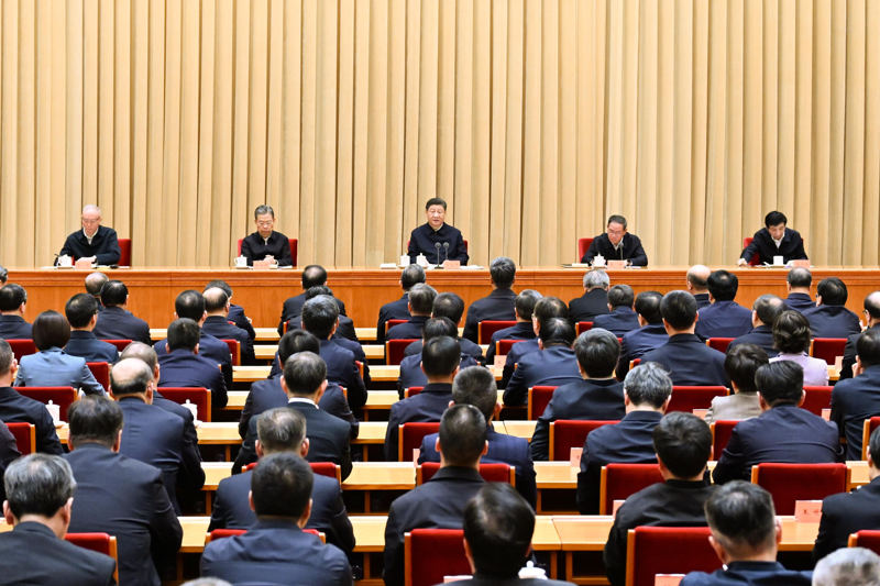 2023年12月27日至28日，中共中央外事工作會議在北京舉行，中共中央總書記習近平（中）出席會議併發表重要講話。新華社