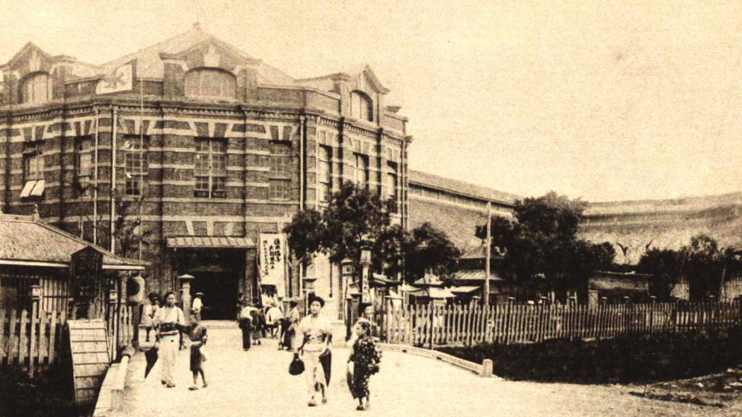 1915年，西門町新起街市場，亦是今日的西門紅樓原址。 圖／中研院數位文化中心