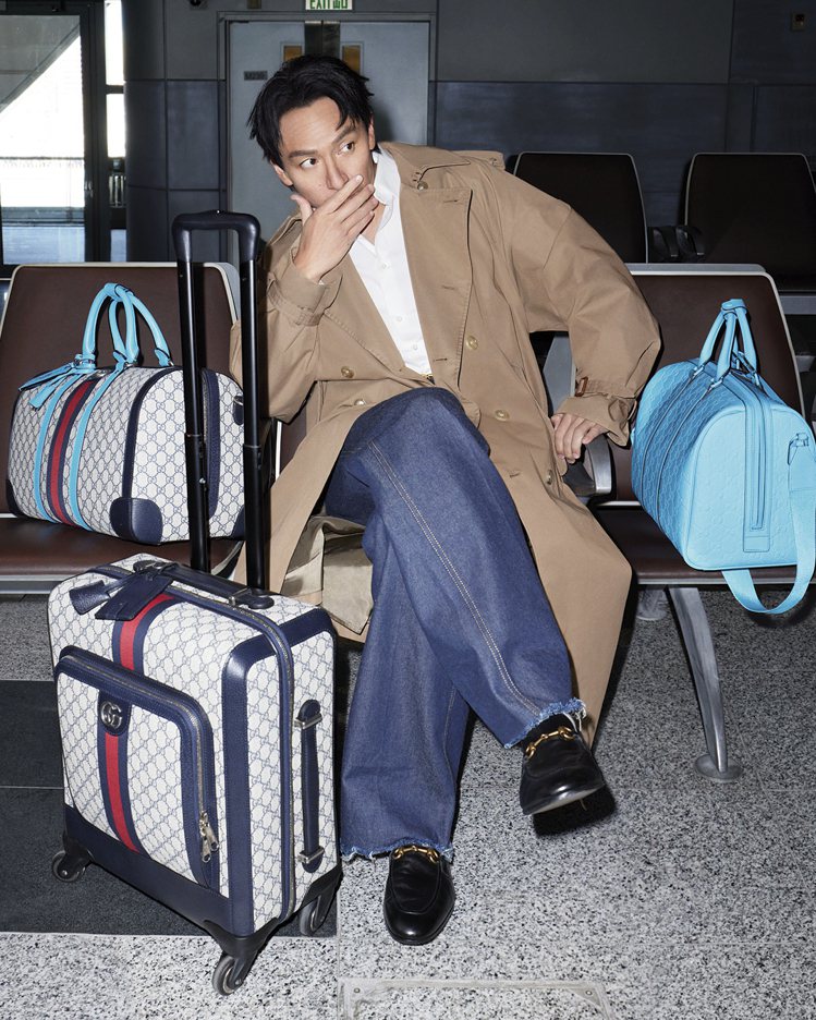 在最新發表的Gucci Valigeria系列形象廣告中，張震化身旅人，展開在候機室、機場通道的風格探險。圖／GUCCI提供