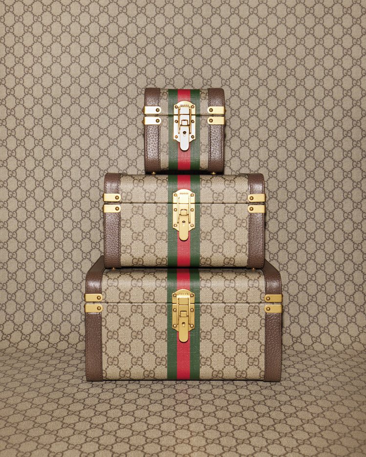 Gucci Valigeria硬殼行李箱是旅行的質感道具，在家中疊加擺設又可化為裝置藝術。圖／GUCCI提供