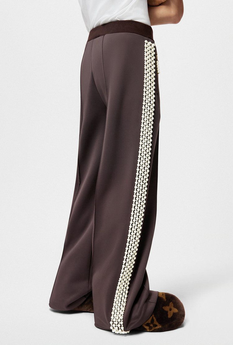 珍珠裝飾運動褲，20萬3,000元。圖／Louis Vuitton提供