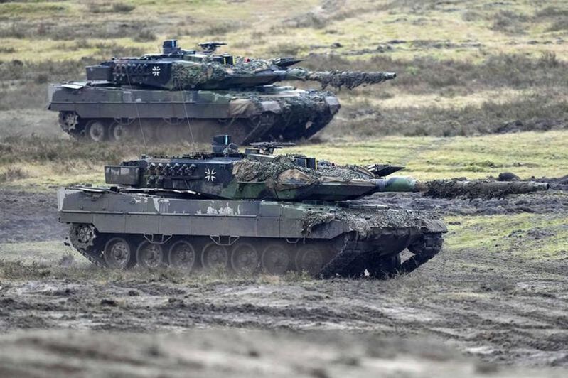 西方對烏克蘭軍援陷入瓶頸，隨後方維修基地備用料件短缺，如今烏軍面臨失去全部德國援贈的豹2（Leopard 2）主力戰車之虞。美聯社