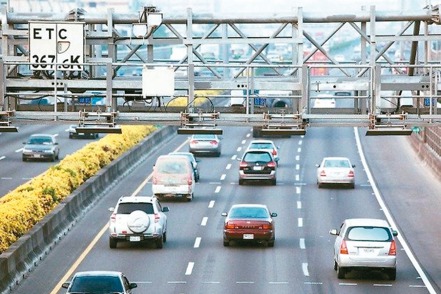 遠通電收ETC營運期將屆滿，已向交通部高速公路局提出新的投資計畫書。（本報系資料庫）