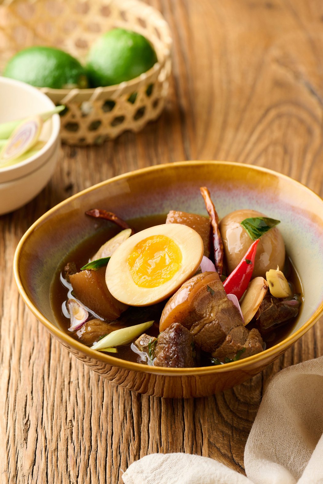 在「baan Taipei」供應的「東北酸辣滷肉」，是Chef Ton最懷念的家...