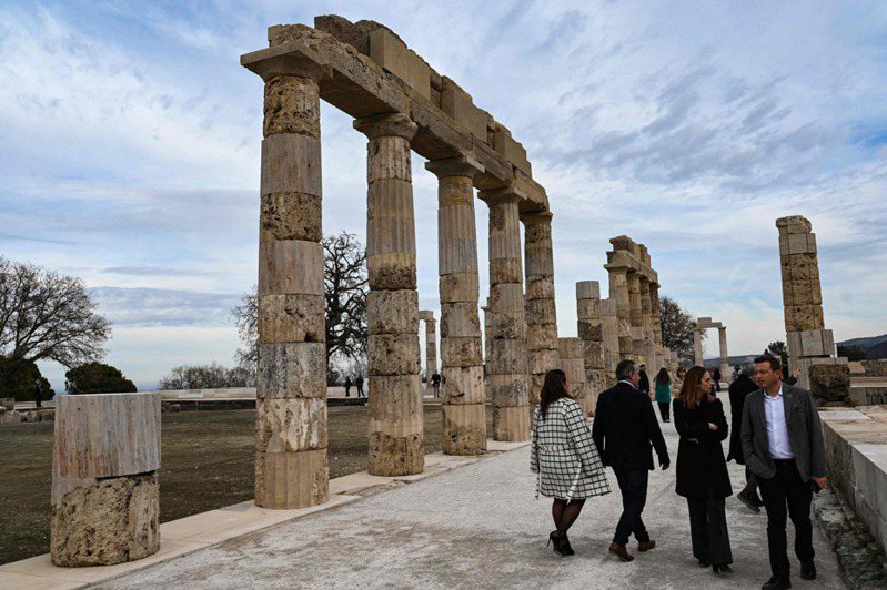 希臘世遺「艾加伊城遺跡」歷時16年整修，終於在今年1月6日重啟參觀，歡迎遊客造訪擁有2,300多年歷史的遺跡，欣賞傳奇國王亞歷山大大帝的加冕之地。法新社