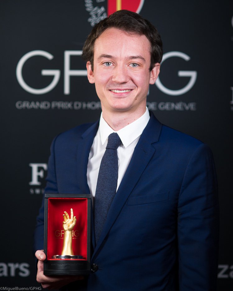 TAG Heuer Monaco Gulf特別版腕表榮獲2022 GPHG最佳經典腕表獎，Frédéric Arnault以執行長身份領獎。圖／TAG Heuer提供