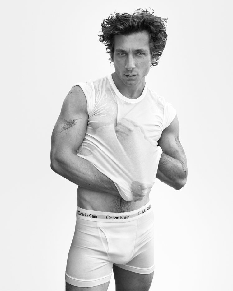 男星Jeremy Allen White為時尚品牌Calvin Klein拍攝春季形象廣告，秀出一身精壯肌肉好身材。圖／Calvin Klein提供