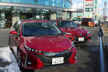 日本油電混合車大受歡迎，主因價格更能負擔得起，充電基礎設施有限與充電里程焦慮也讓全電動車較不受青睞。（彭博資訊）