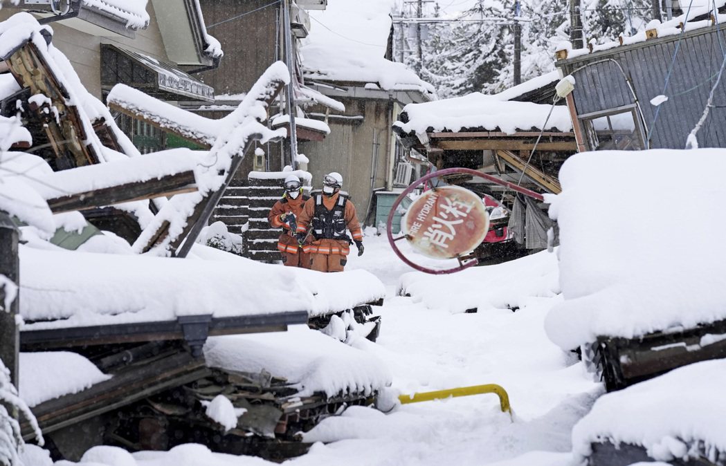 1月7日的珠洲市。伴隨著下雪，現地的低溫也讓災民生活嚴峻。以1月8日為例，災害最...