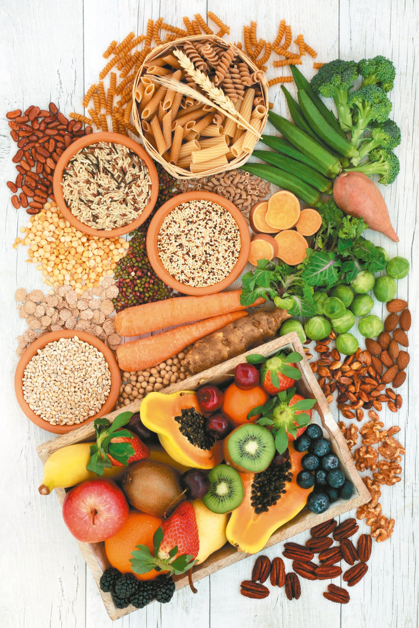 全穀雜糧類、蔬菜類及水果類食物含鉀量差異大，若出現高血鉀情形，需限制食用高鉀食物。圖／123RF