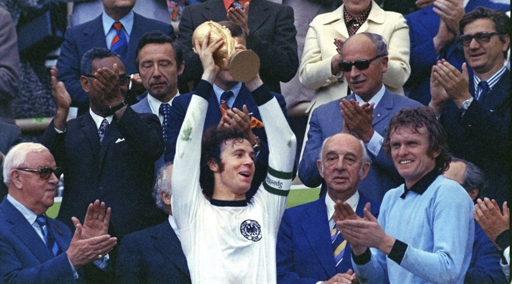 碧根鮑華帶領西德隊，在1974年的西德世界盃，將大力神盃留在了地主國。 圖／美聯...