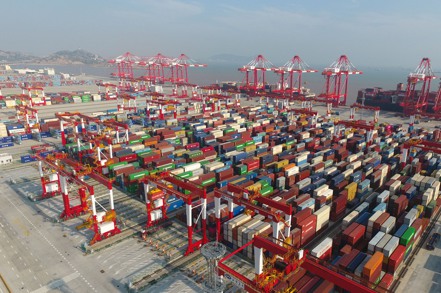 圖為上海洋山港四期自動化碼頭。 （新華社資料照片）