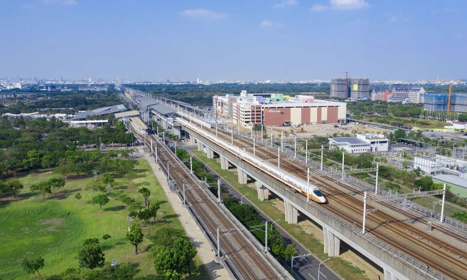 台南歸仁高鐵串連台鐵沙崙站與第一期捷運藍延伸線，成為大台南都會第一個三鐵共構站。