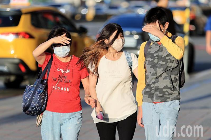 中央气象署表示，去年暖化趋势明显，台湾也是史上第六暖的一年。 图／联合报系资料照