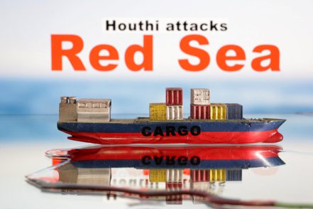 紅海南部9日發生迄今最大規模的葉門激進武裝組織「青年運動」攻擊商船事件，美英軍力立即反應，攔截無人機與飛彈攻勢。  路透
