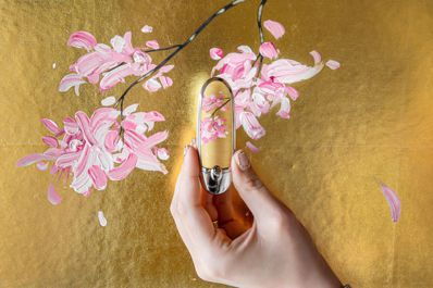 提早看見櫻花！嬌蘭攜手日本藝術家　限定月見粉櫻絕美