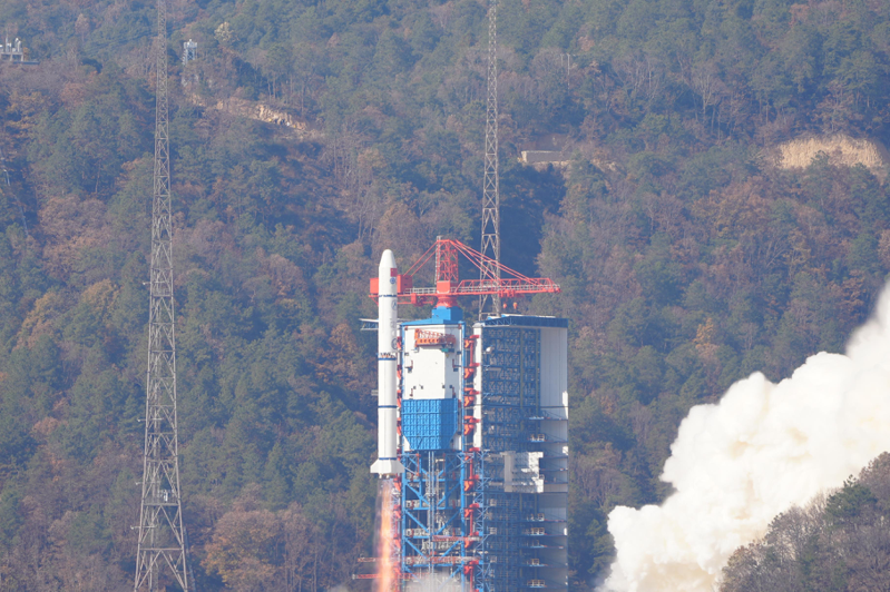 9日15時03分，大陸在西昌衛星發射中心使用長征二號丙運載火箭，成功將愛因斯坦探針衛星發射升空，卻意外觸動台灣的國家級警報。（中新社）