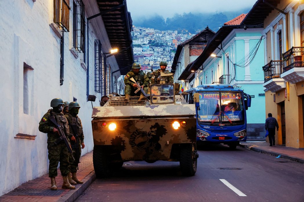 厄瓜多進入緊急狀態第4天，厄瓜多警方表示截至10日止，厄瓜多全國至少已有11人死...