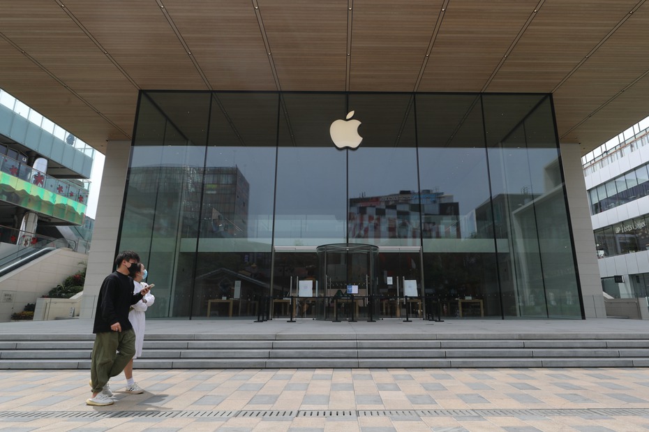中國大陸一家官方認證的安全機構日前聲稱破解了蘋果AirDrop的技術，可直接知道「傳遞者」的身分。（示意圖／中新社）