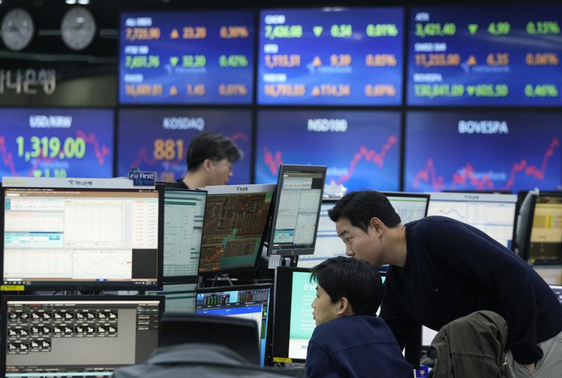 投資人為美國即將公布的主要通膨數據做準備之際，亞洲股市今天普遍收高。 圖／美聯社