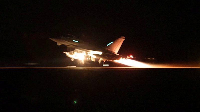 英國皇家空軍一架RAF颱風戰機12日加入美國領導的聯合部隊，空襲伊朗在葉門支持的青年運動，該組織一直在襲擊紅海的國際航運。路透