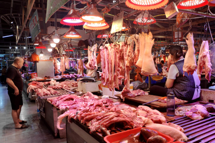 大陸12月CPI年減0.3%，已連續第三個月負成長。其中豬肉價格影響CPI下降約0.43個百分點。（中新社）