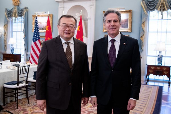 中共中央對外聯絡部部長劉建超12日在華盛頓與美國國務卿布林肯會面。（取自中聯部網站）