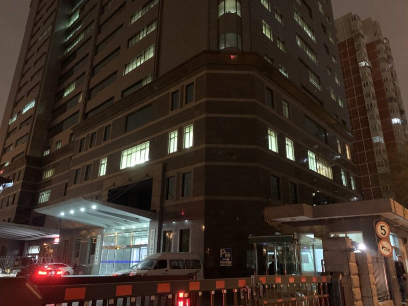 1月13日晚間，大陸國台辦辦公樓仍燈火通明，顯示對台灣選舉結果的重視程度。記者陳政錄／攝影